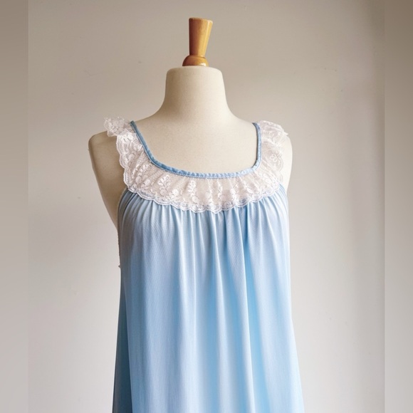 VINTAGE Full Length Blue Lace Trimmed Nylon Nightie Small - Picture 3 of 7